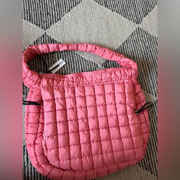 Katydid CORAL OVERSIZED QUILTED HOBO TOTE BAG NWT - Picture 1 of 3